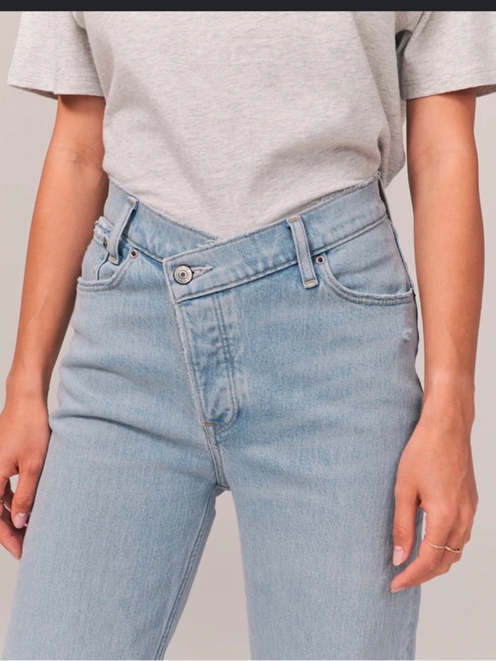 Abercrombie & Fitch Light Blue Asymmetric Waist The Dad high Rise Jean 28/6 R